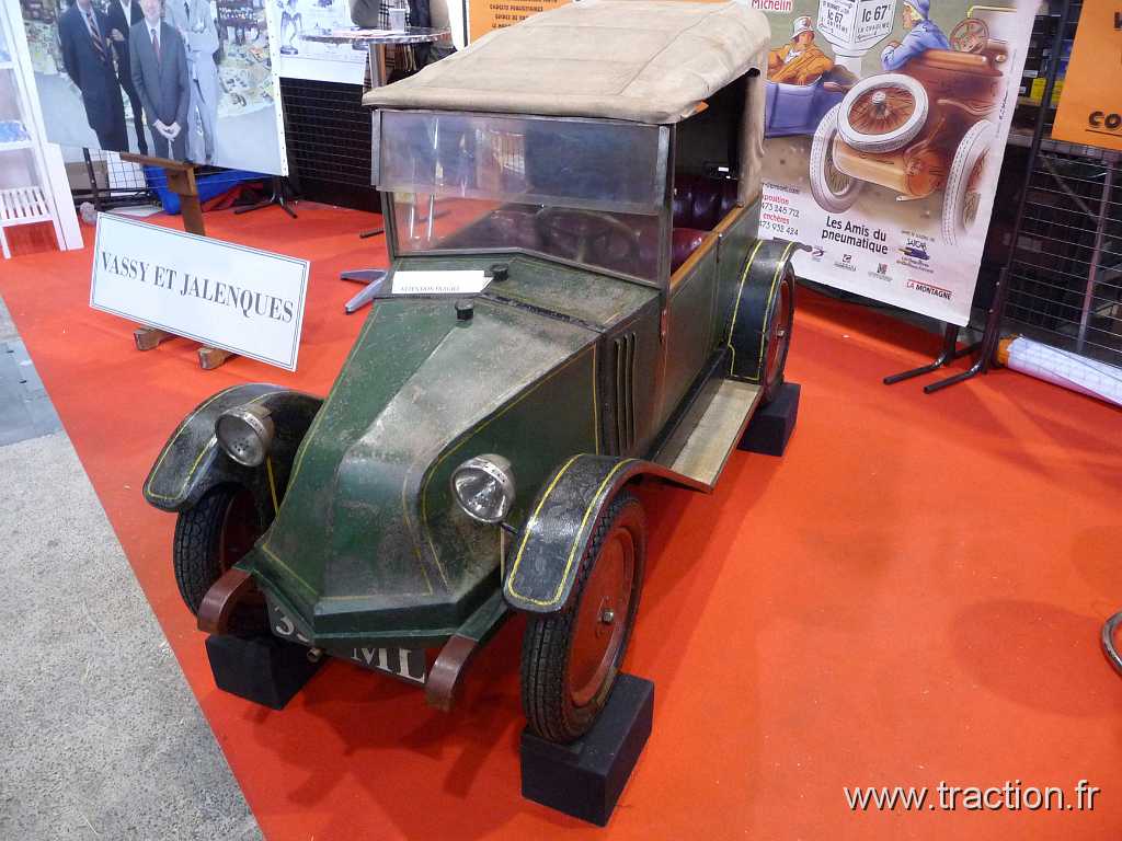 2011_epoquauto (195).jpg - 05/11/2011 - 69000 LYON - EPOQU'AUTO - 33ème Salon International Autos & Motos Anciennes - Renault - Voiture de manège